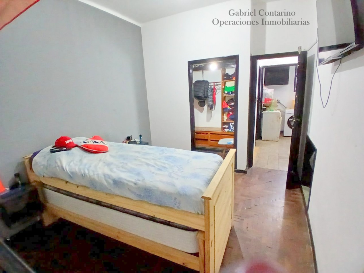 Departamento 3 Amb. En Barrio M. Moreno - Estacionamiento Y Balcon.