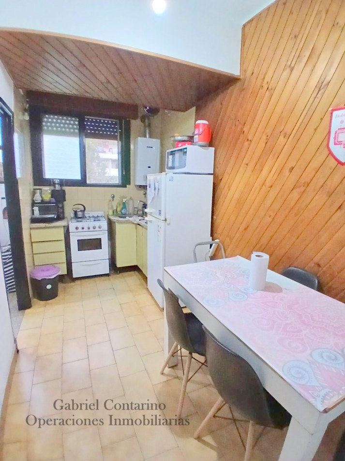 Departamento 3 Amb. En Barrio M. Moreno - Estacionamiento Y Balcon.