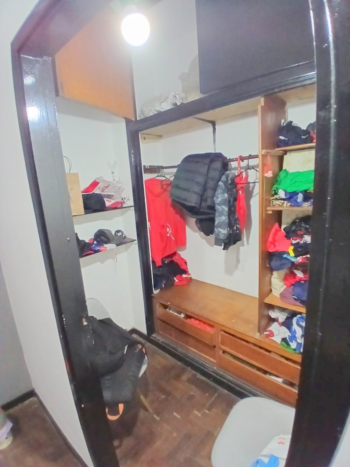 Departamento 3 Amb. En Barrio M. Moreno - Estacionamiento Y Balcon.