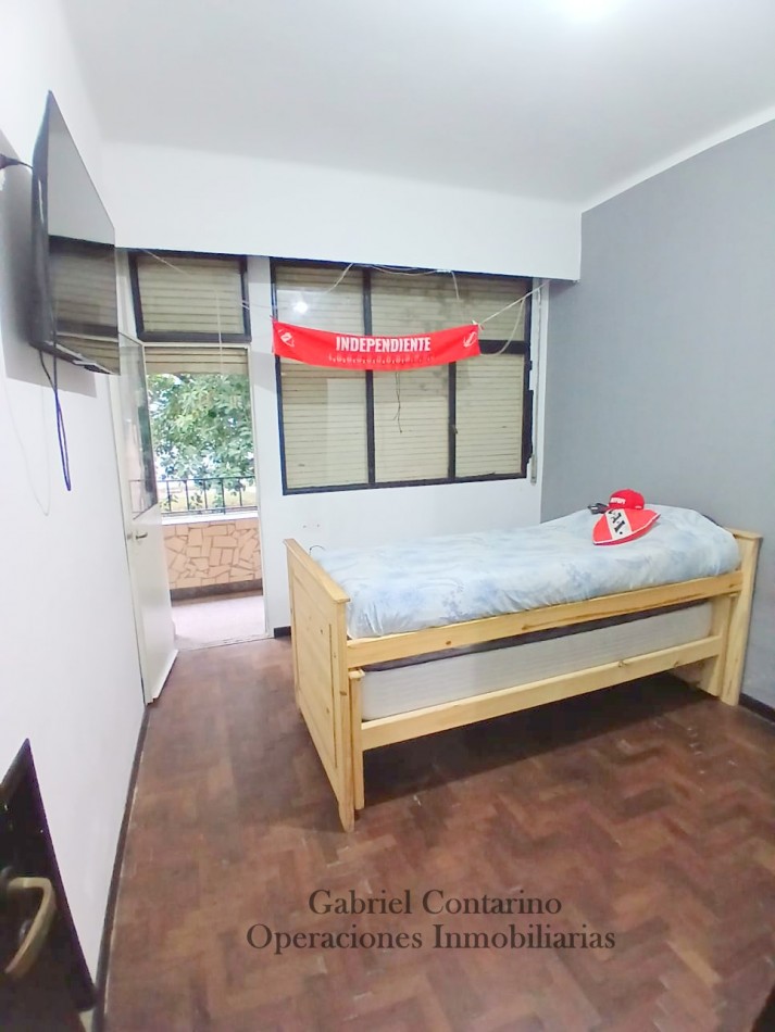 Departamento 3 Amb. En Barrio M. Moreno - Estacionamiento Y Balcon.