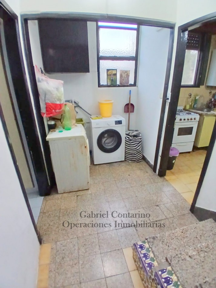 Departamento 3 Amb. En Barrio M. Moreno - Estacionamiento Y Balcon.