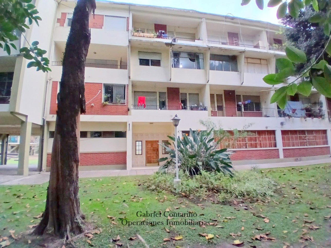 Departamento 3 Amb. En Barrio M. Moreno - Estacionamiento Y Balcon.