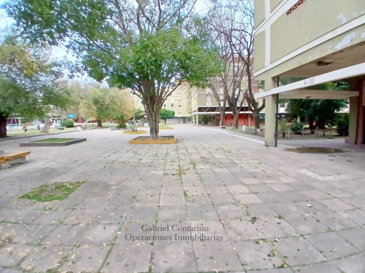 Departamento 3 Amb. En Barrio M. Moreno - Estacionamiento Y Balcon.