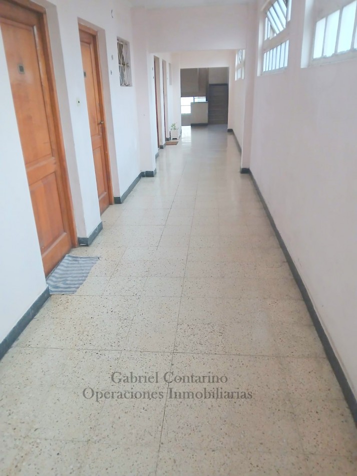 Departamento 3 Amb. En Barrio M. Moreno - Estacionamiento Y Balcon.