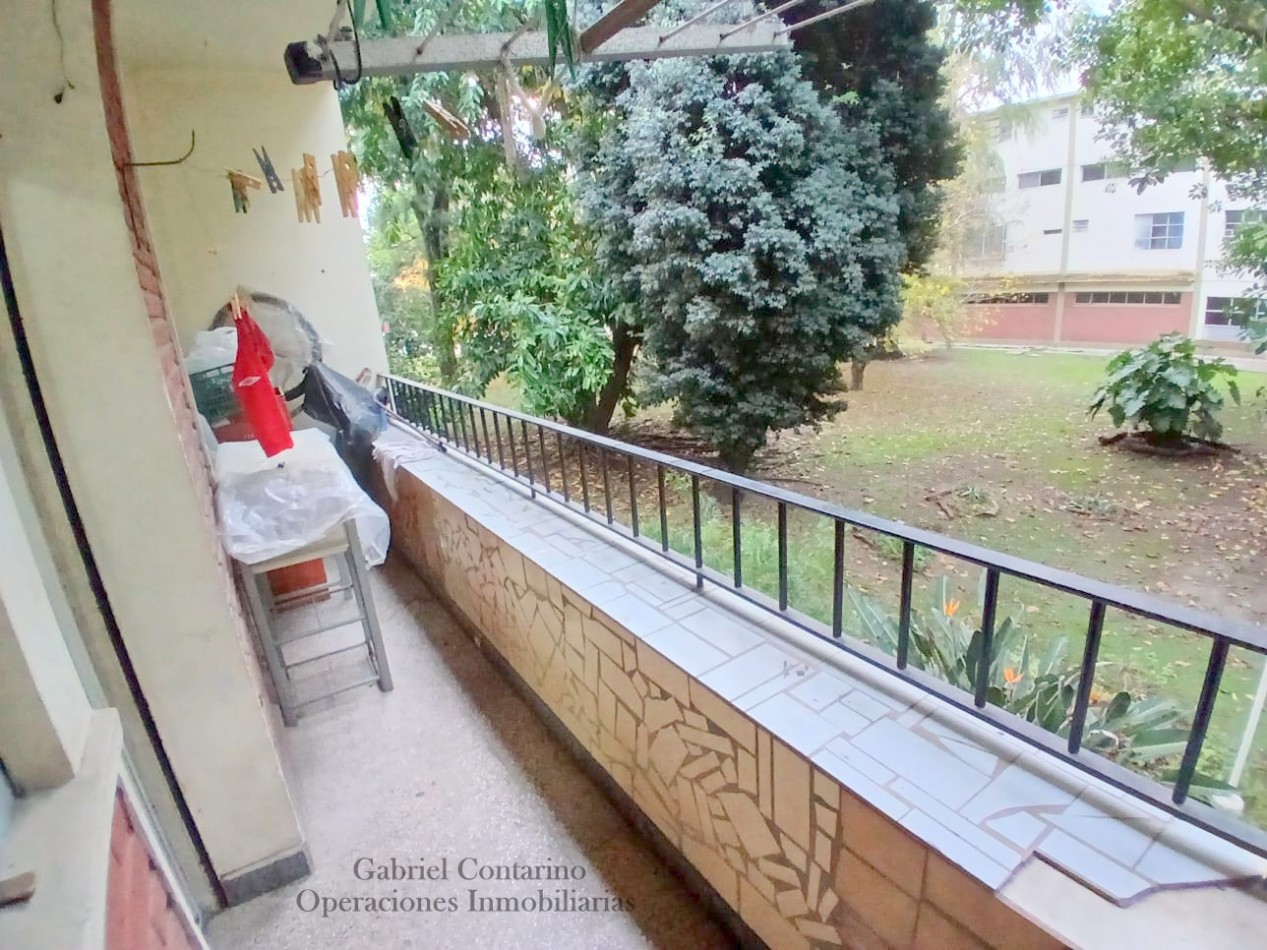Departamento 3 Amb. En Barrio M. Moreno - Estacionamiento Y Balcon.