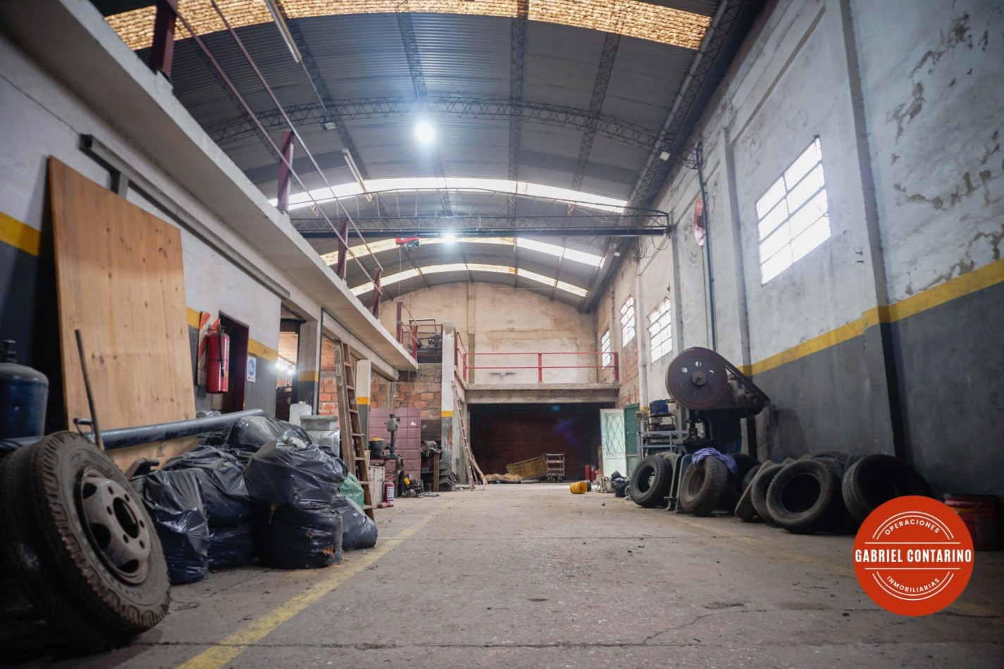 Excelente Galpon Industrial Sobre 3 Lotes - 3 Ptes Grua