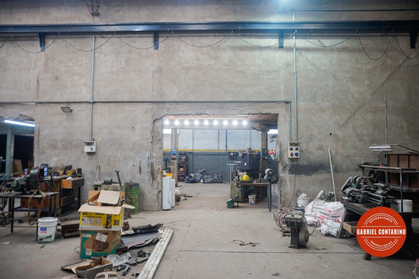 Excelente Galpon Industrial Sobre 3 Lotes - 3 Ptes Grua
