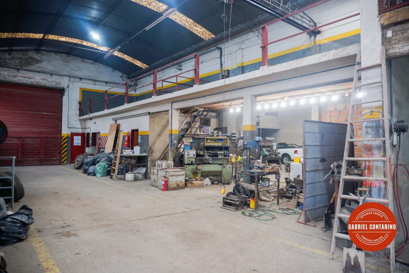 Excelente Galpon Industrial Sobre 3 Lotes - 3 Ptes Grua