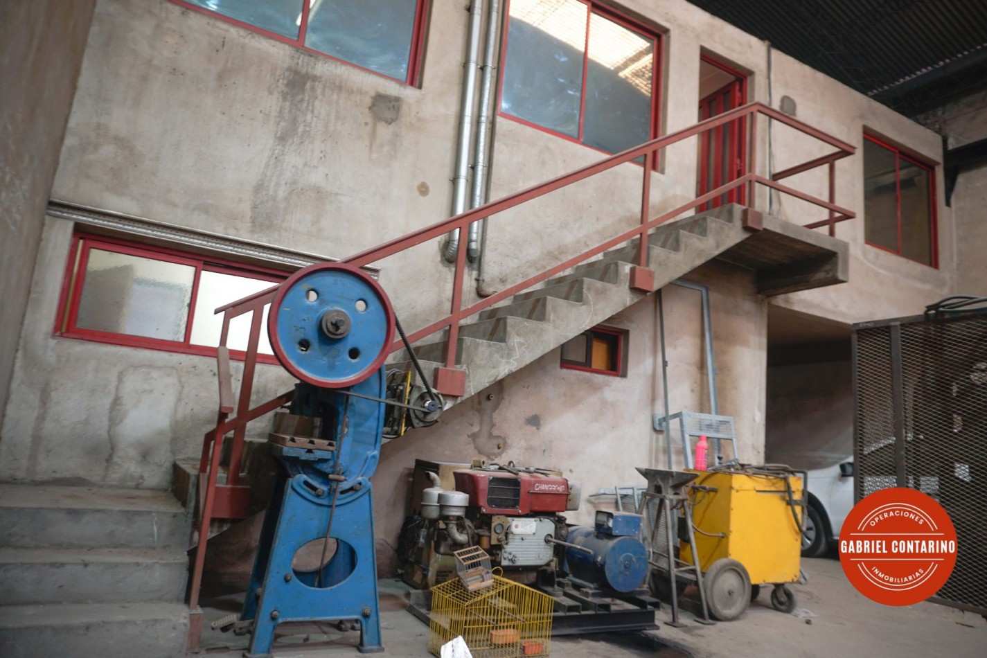 Excelente Galpon Industrial Sobre 3 Lotes - 3 Ptes Grua