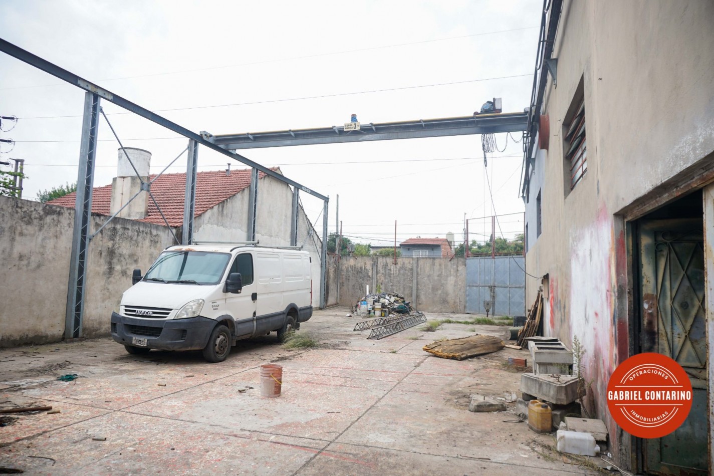 Excelente Galpon Industrial Sobre 3 Lotes - 3 Ptes Grua