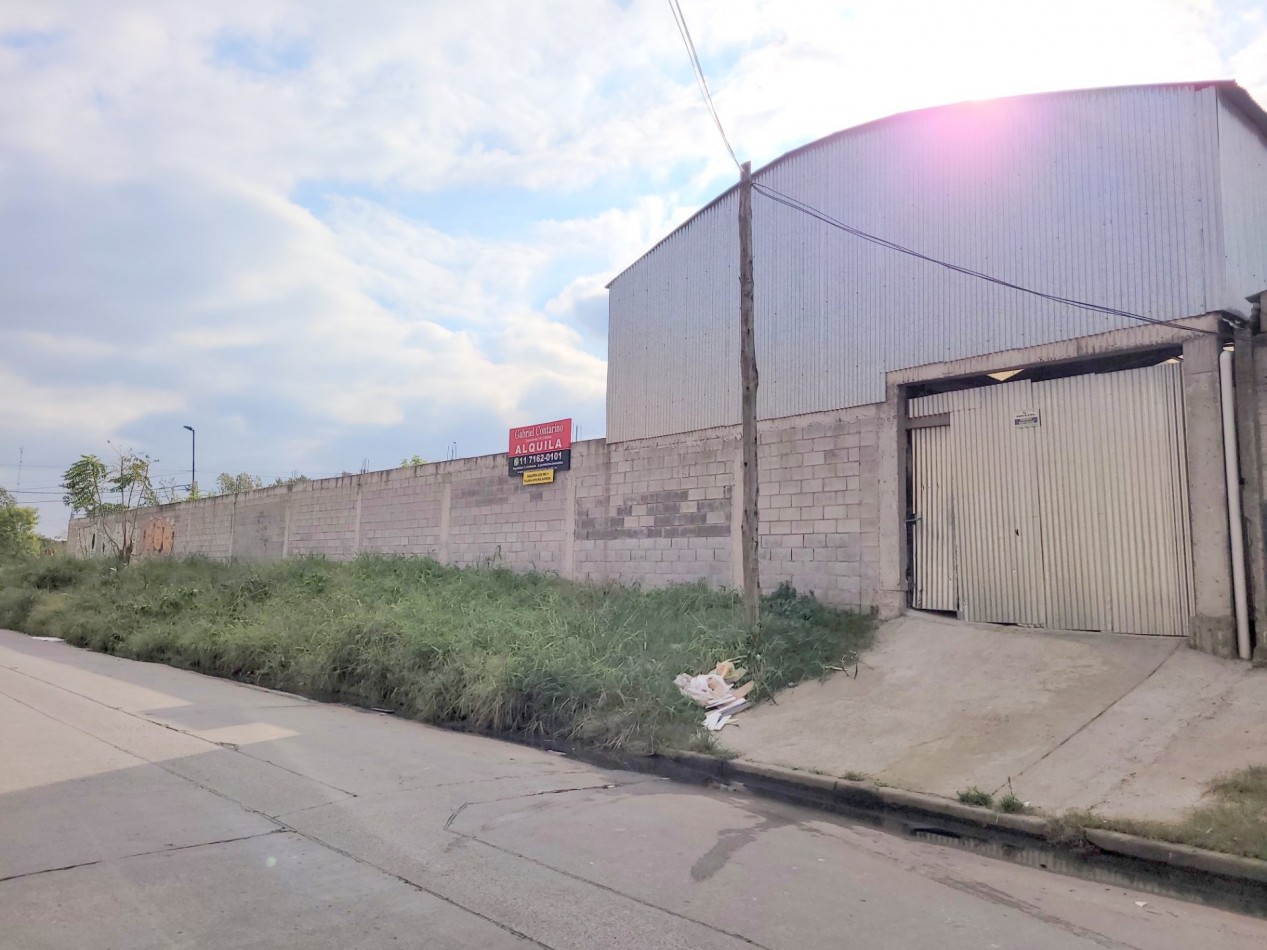 Deposito 235 M2 con Playa de estacionamiento 470 M2 - V. Alsina