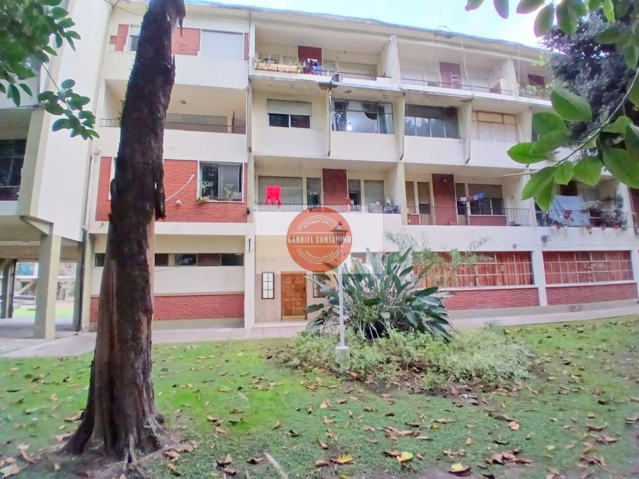 Departamento 3 Amb. En Barrio M. Moreno - Estacionamiento Y Balcon.