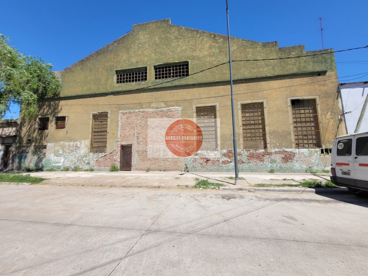 DEPOSITO SALIDA A 2 CALLES - 1600 M2 - ZONA INDUSTRIAL