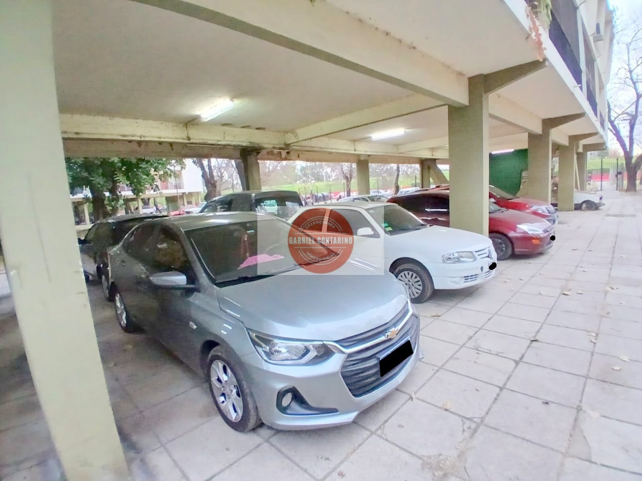 Departamento 3 Amb. En Barrio M. Moreno - Estacionamiento Y Balcon.