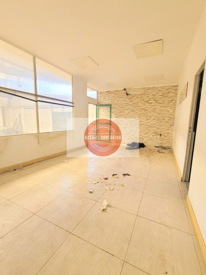 DEPOSITO SALIDA A 2 CALLES - 1600 M2 - ZONA INDUSTRIAL