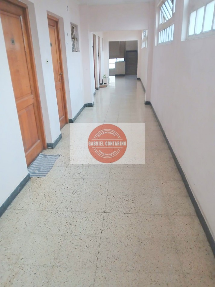 Departamento 3 Amb. En Barrio M. Moreno - Estacionamiento Y Balcon.