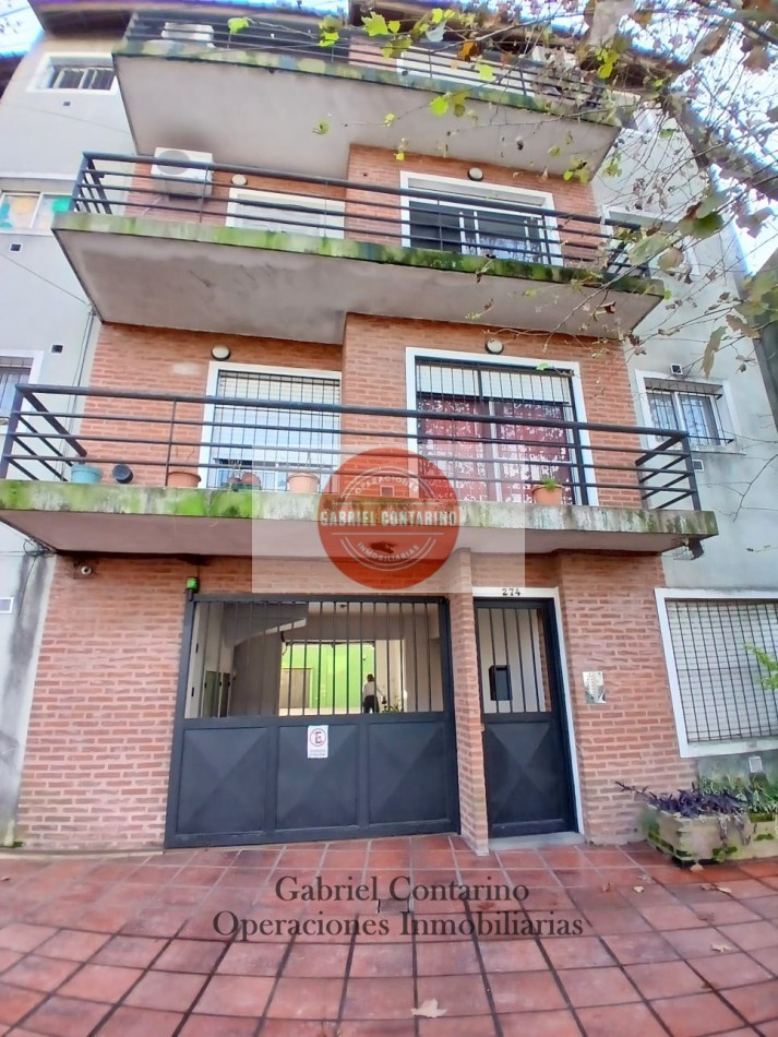 Departamento 3 Amb. Con Balcon Y Cochera - Muy Buen Estado
