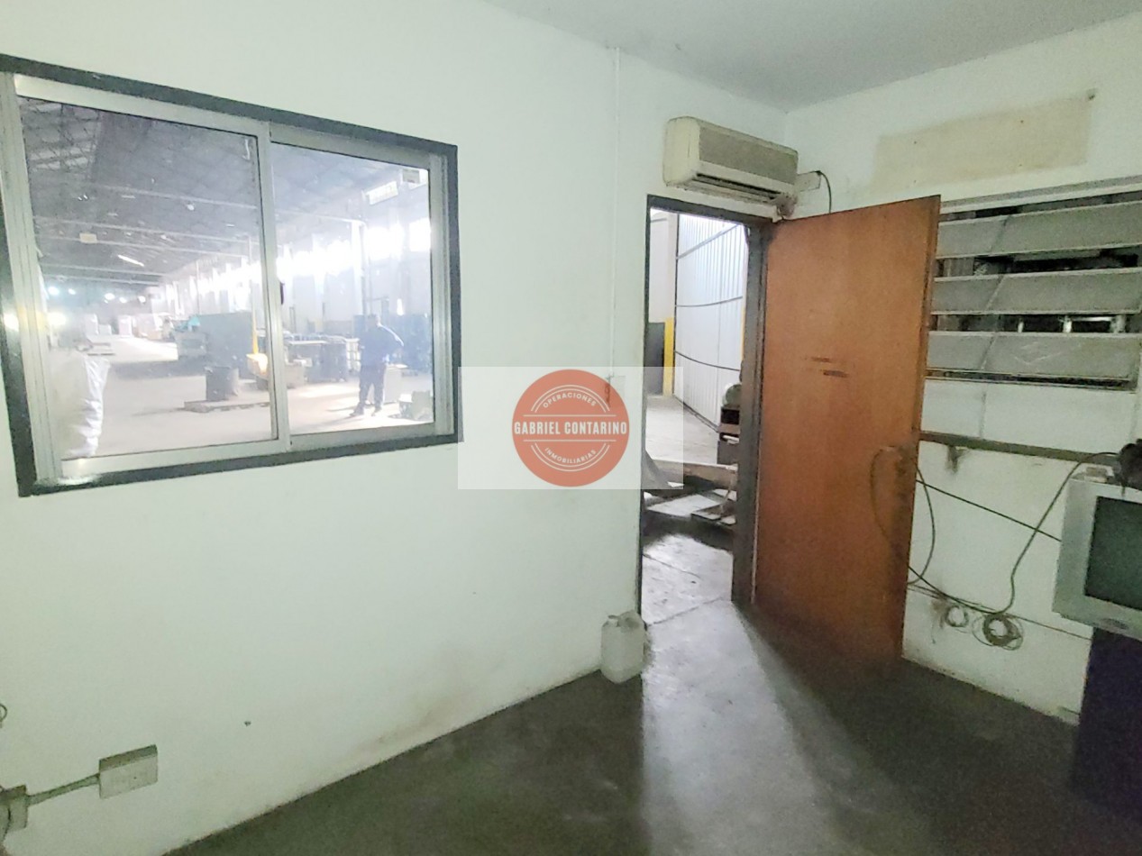 ALQUILER - EXCELENTE NAVE LOGISTICA EN QUILMES - 2000 M2 con Playa