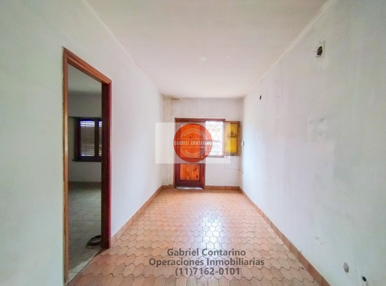 Amplia Casa 4 Amb. Con Cochera y Fondo - Sarandi