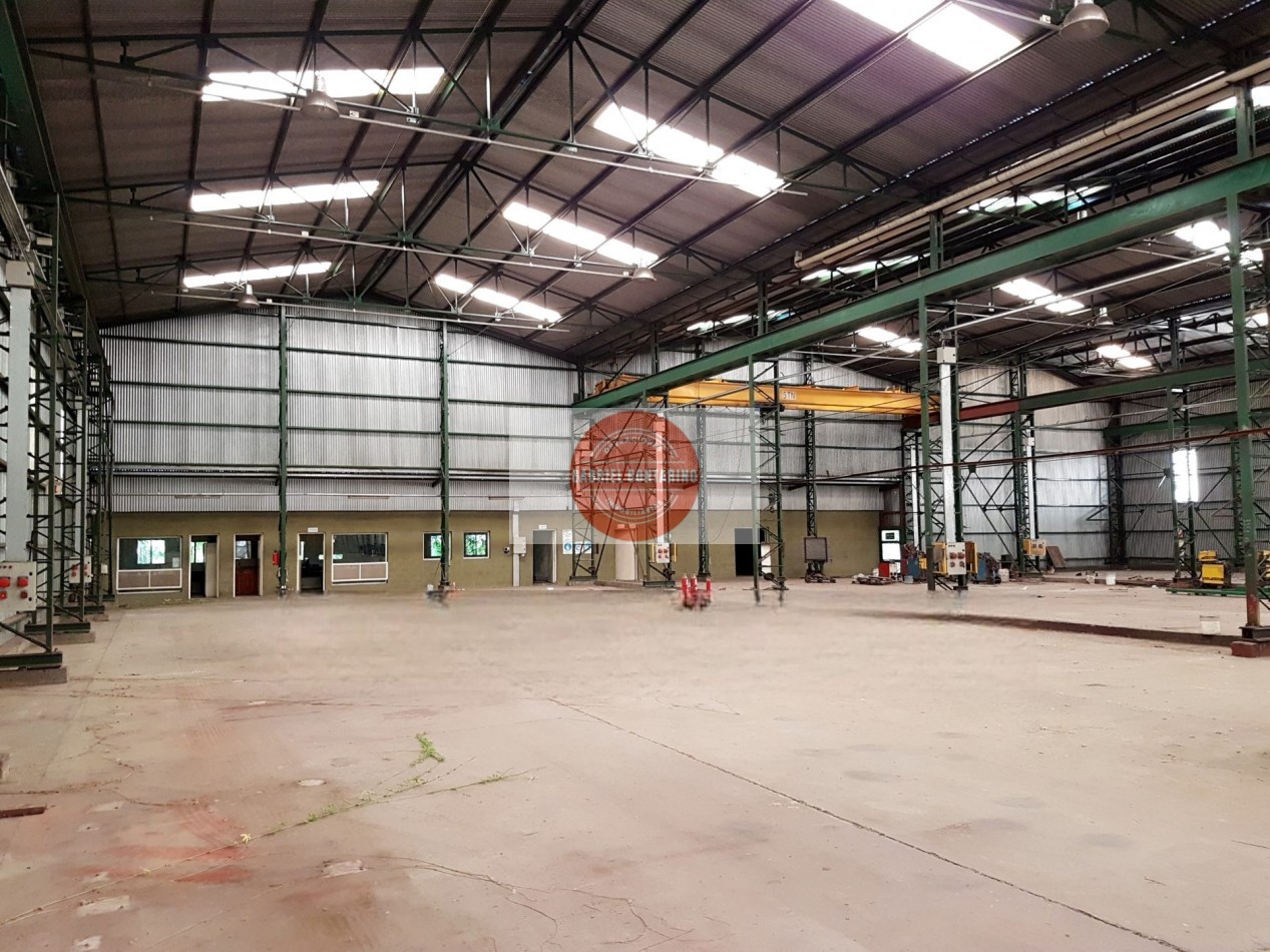 EXCELENTE DEPOSITO DE 4.002 m² EN PARQUE INDUSTRIAL QUILMES - 3 PTES GRUAS