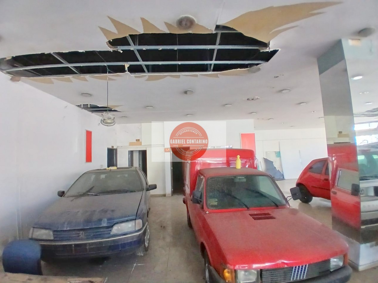 Gran local en esquina sobre Av. Mitre 4590 - Villa Dominico, Avellaneda