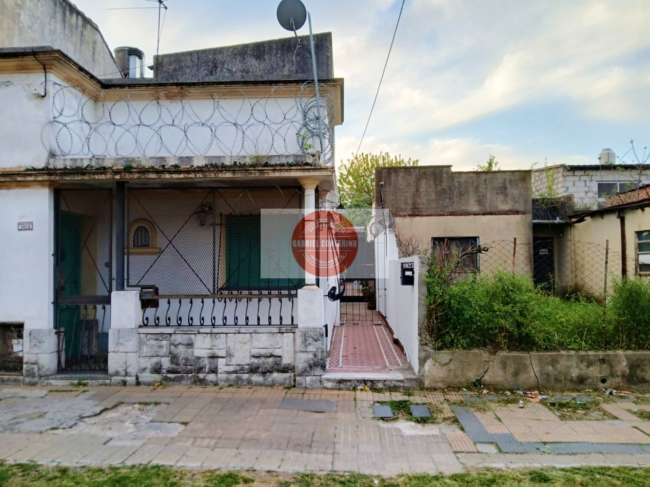 VENTA - DEPARTAMENTO TIPO CASA DE 3 AMBIENTES CON AMPLIO PATIO Y QUINCHO EN BERNAL