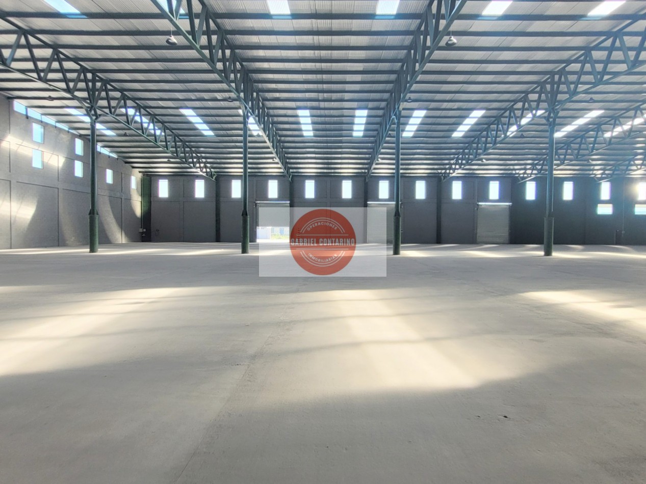Fabulosa Nave 8.000 M2 + Playa De Maniobras Y Oficinas - Pque Ind. 9 De Abril