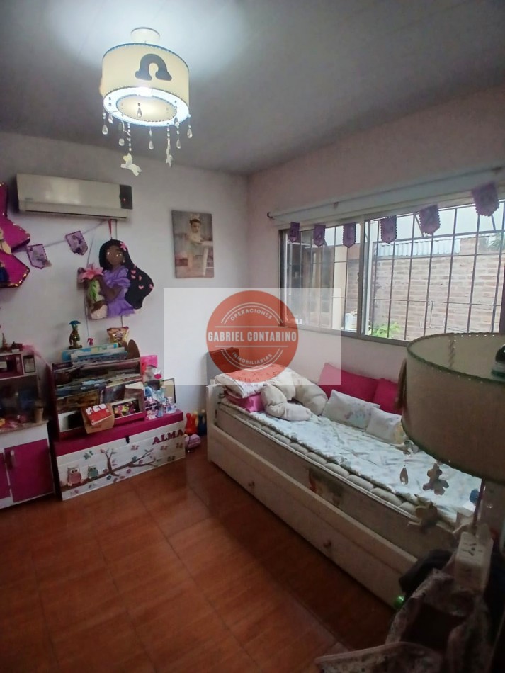 VENTA - DEPARTAMENTO TIPO CASA DE 3 AMBIENTES CON AMPLIO PATIO Y QUINCHO EN BERNAL