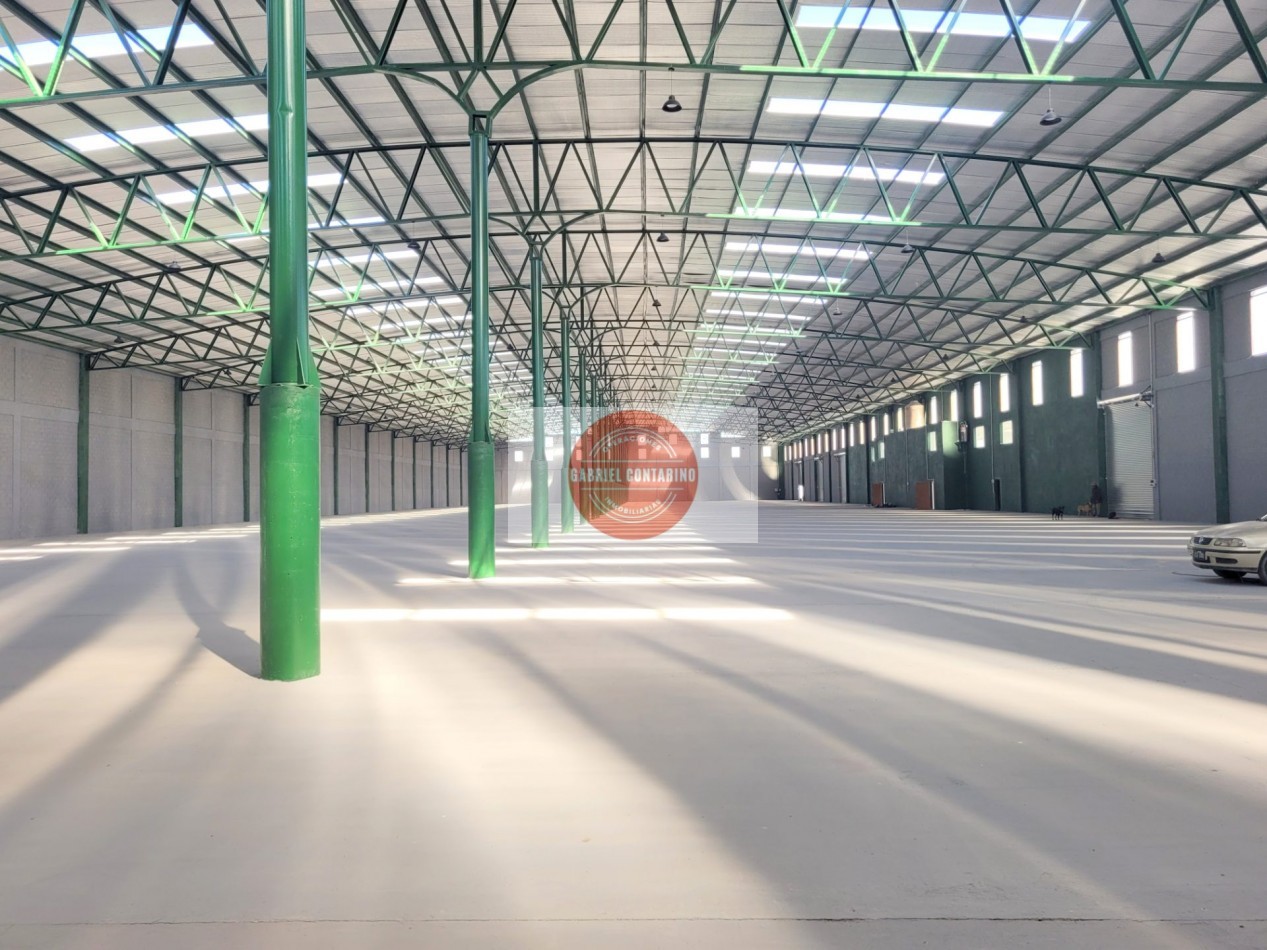 Fabulosa Nave 8.000 M2 + Playa De Maniobras Y Oficinas - Pque Ind. 9 De Abril