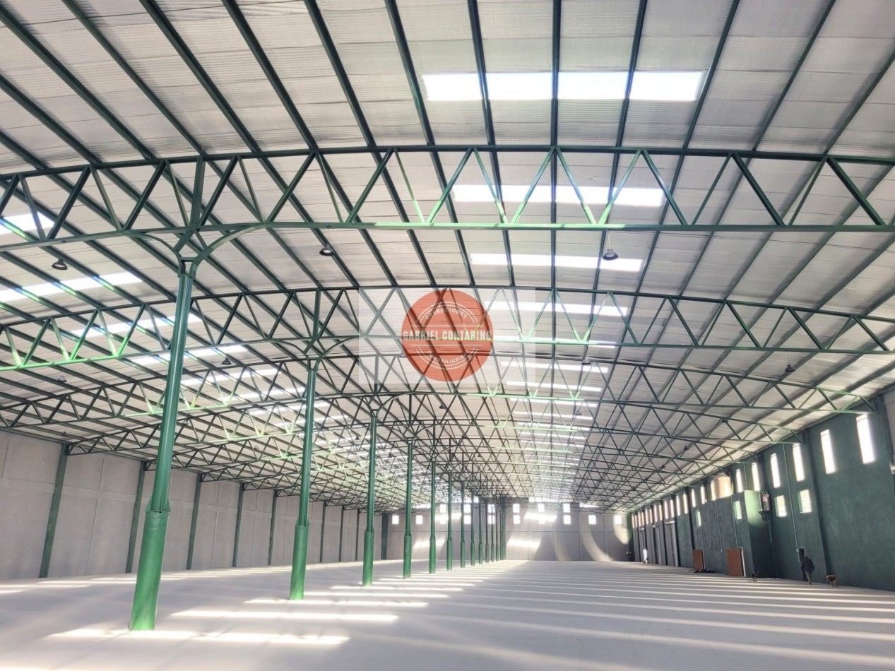 Fabulosa Nave 8.000 M2 + Playa De Maniobras Y Oficinas - Pque Ind. 9 De Abril
