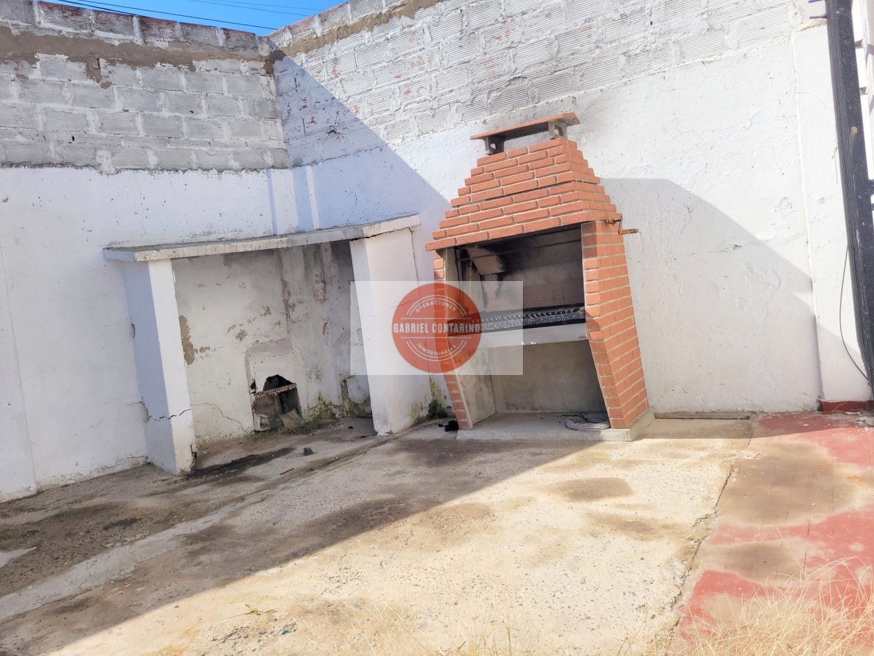 Excelente Deposito Con Playa a mts de H. Irigoyen Al 2400