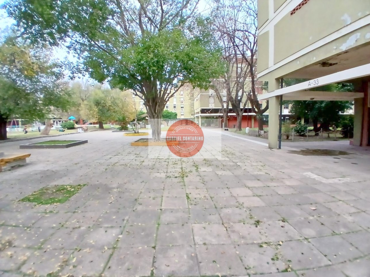 Departamento 3 Amb. En Barrio M. Moreno - Estacionamiento Y Balcon.