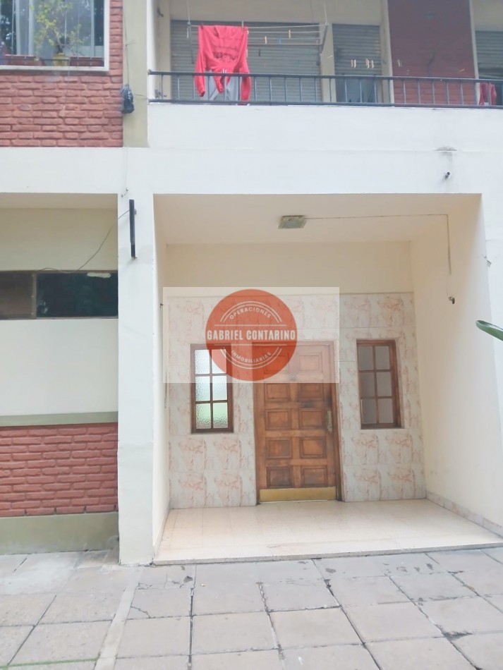 Departamento 3 Amb. En Barrio M. Moreno - Estacionamiento Y Balcon.