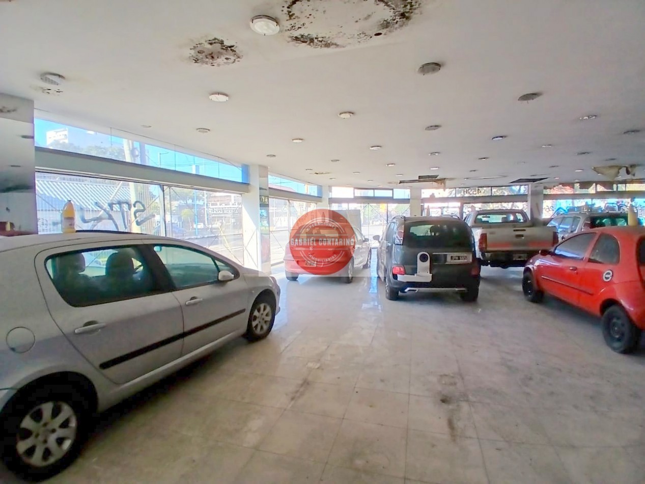 Gran local en esquina sobre Av. Mitre 4590 - Villa Dominico, Avellaneda