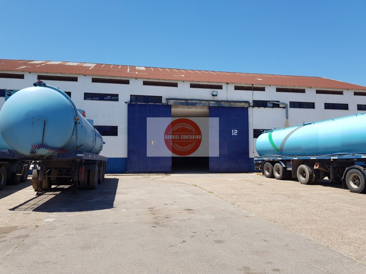 ALQUILER - EXCELENTE NAVE LOGISTICA EN QUILMES - 2000 M2 con Playa