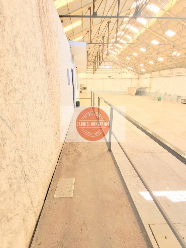 DEPOSITO SALIDA A 2 CALLES - 1600 M2 - ZONA INDUSTRIAL