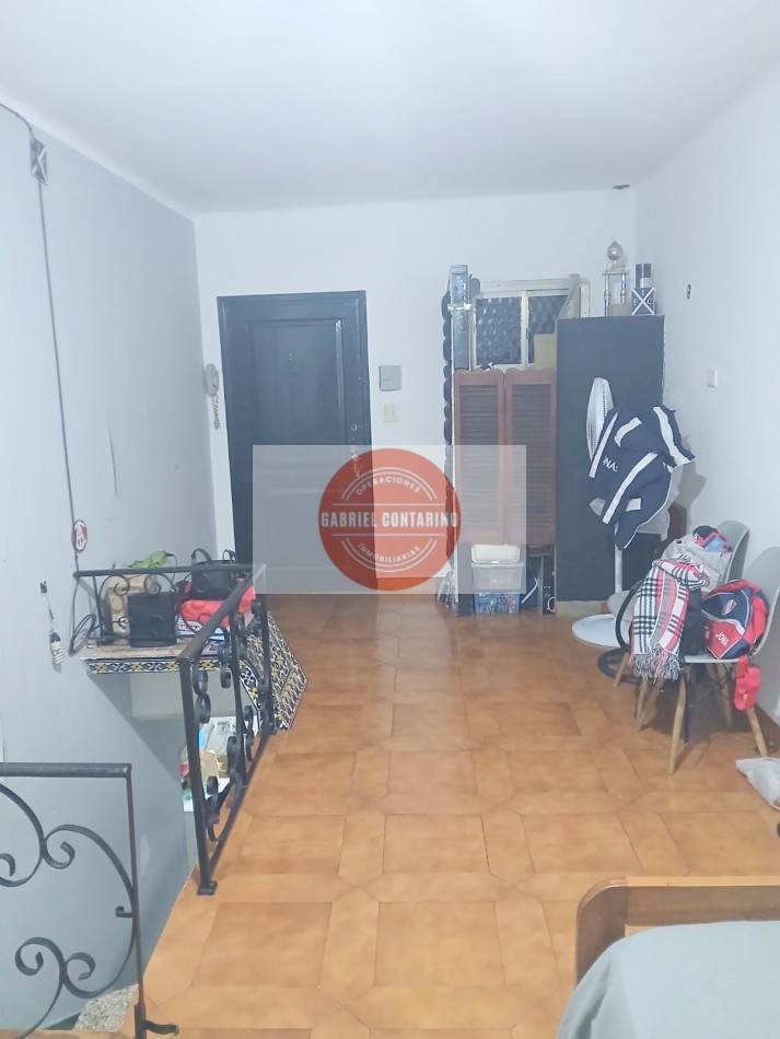 Departamento 3 Amb. En Barrio M. Moreno - Estacionamiento Y Balcon.