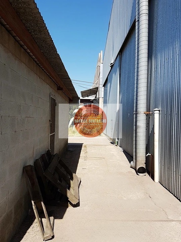 EXCELENTE DEPOSITO DE 4.002 m² EN PARQUE INDUSTRIAL QUILMES - 3 PTES GRUAS