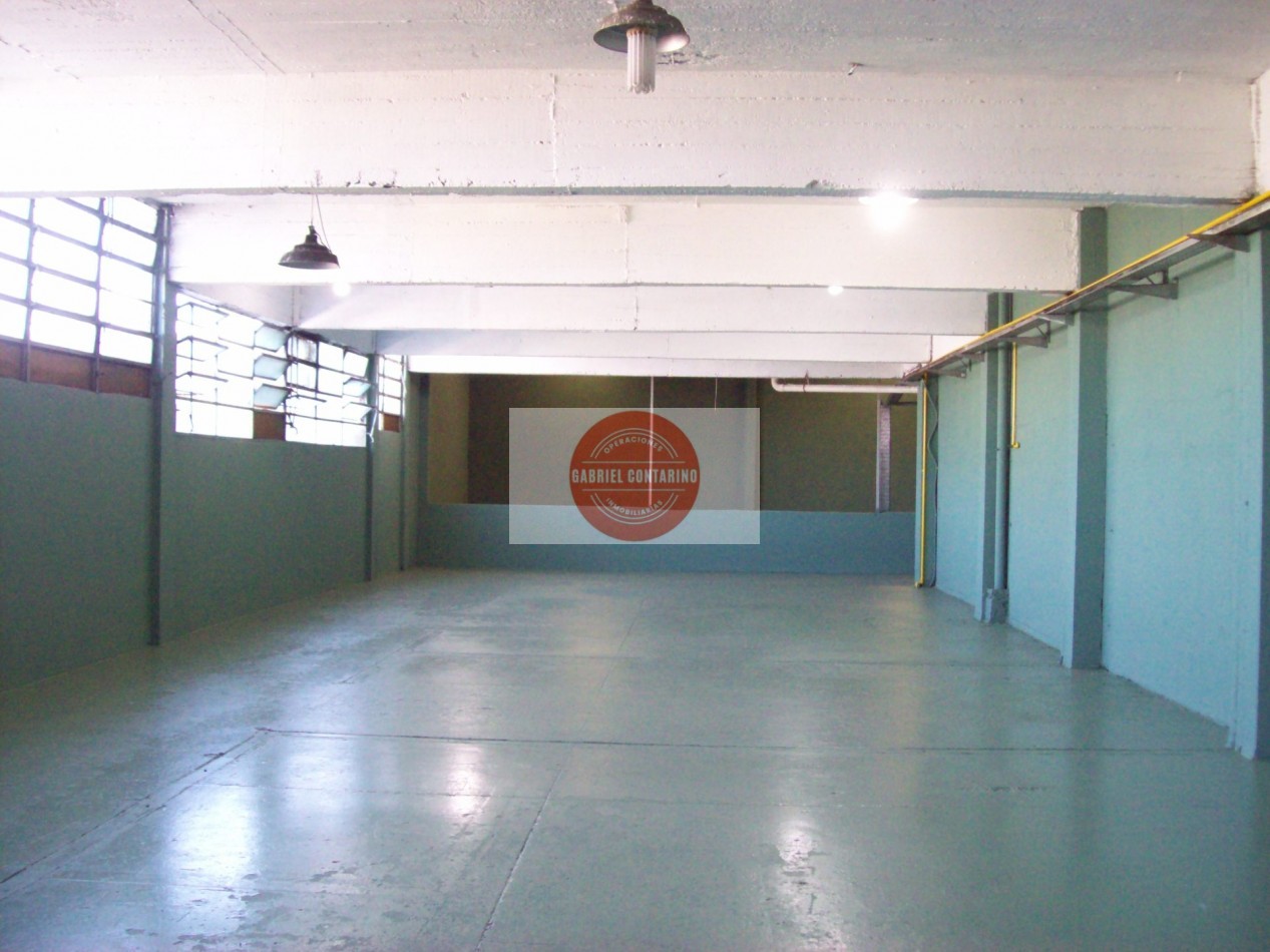 EXCELENTE DEPOSITO SALlDA 2 CALLES - V. ALSINA