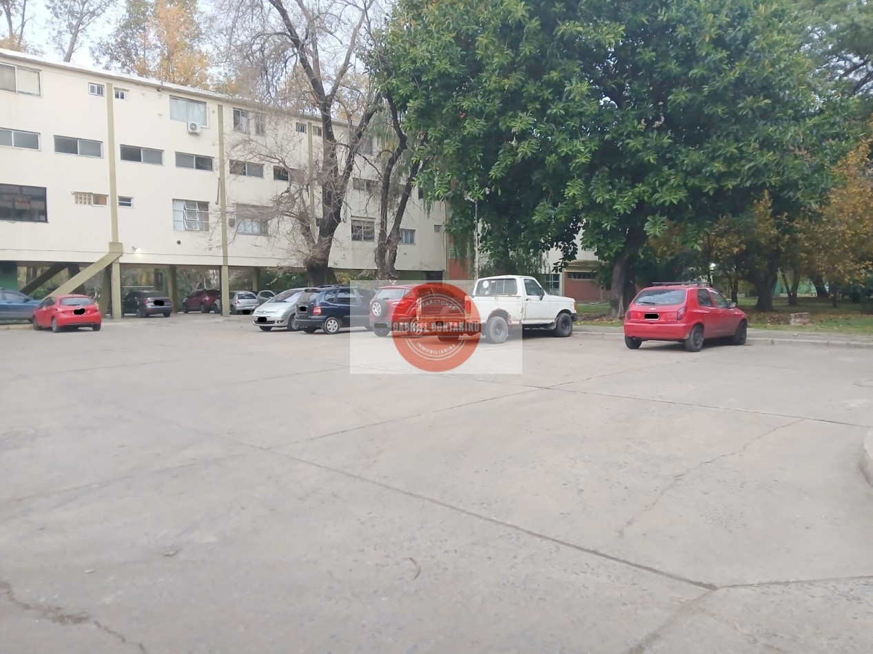 Departamento 3 Amb. En Barrio M. Moreno - Estacionamiento Y Balcon.