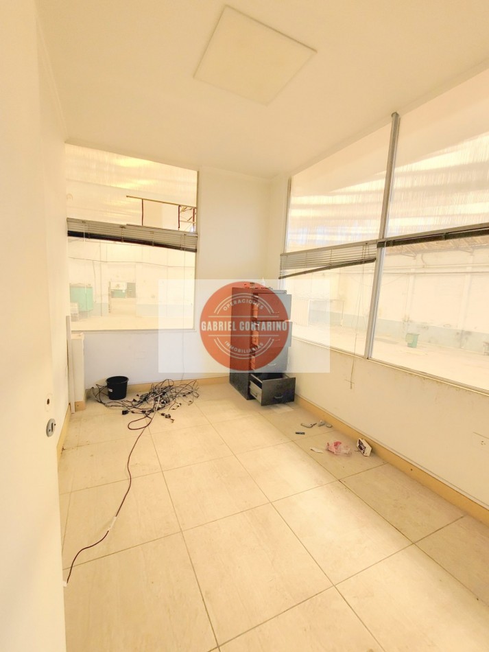 DEPOSITO SALIDA A 2 CALLES - 1600 M2 - ZONA INDUSTRIAL