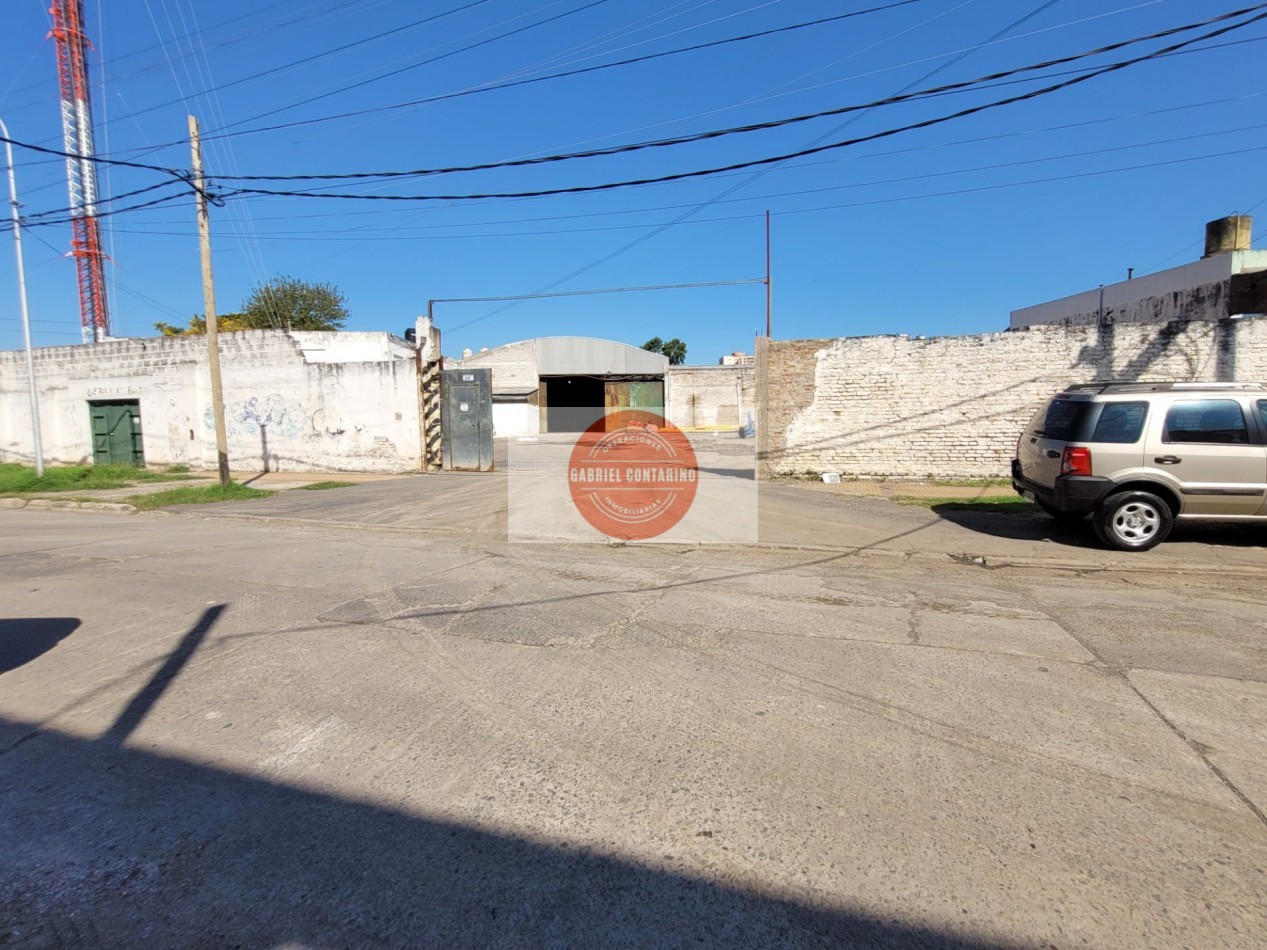 Excelente Deposito Con Playa a mts de H. Irigoyen Al 2400