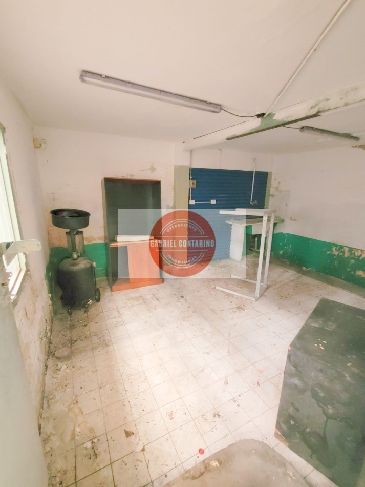 DEPOSITO SALIDA A 2 CALLES - 1600 M2 - ZONA INDUSTRIAL