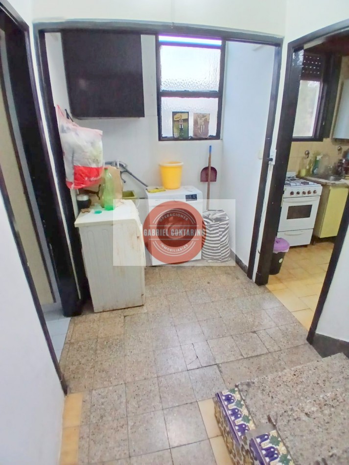 Departamento 3 Amb. En Barrio M. Moreno - Estacionamiento Y Balcon.