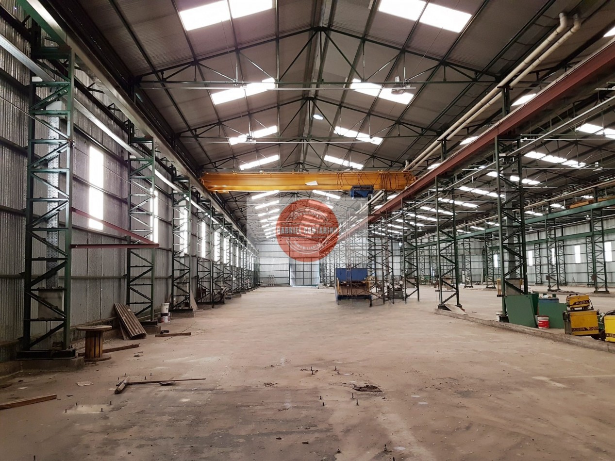 EXCELENTE DEPOSITO DE 4.002 m² EN PARQUE INDUSTRIAL QUILMES - 3 PTES GRUAS