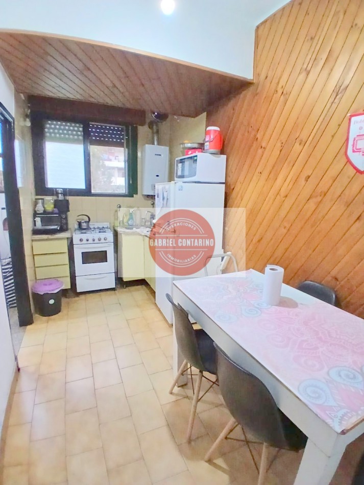 Departamento 3 Amb. En Barrio M. Moreno - Estacionamiento Y Balcon.