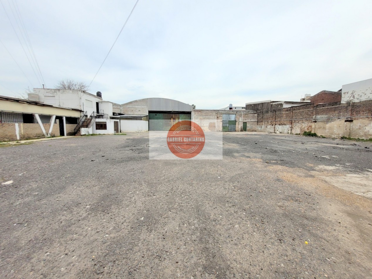 Excelente Deposito Con Playa a mts de H. Irigoyen Al 2400