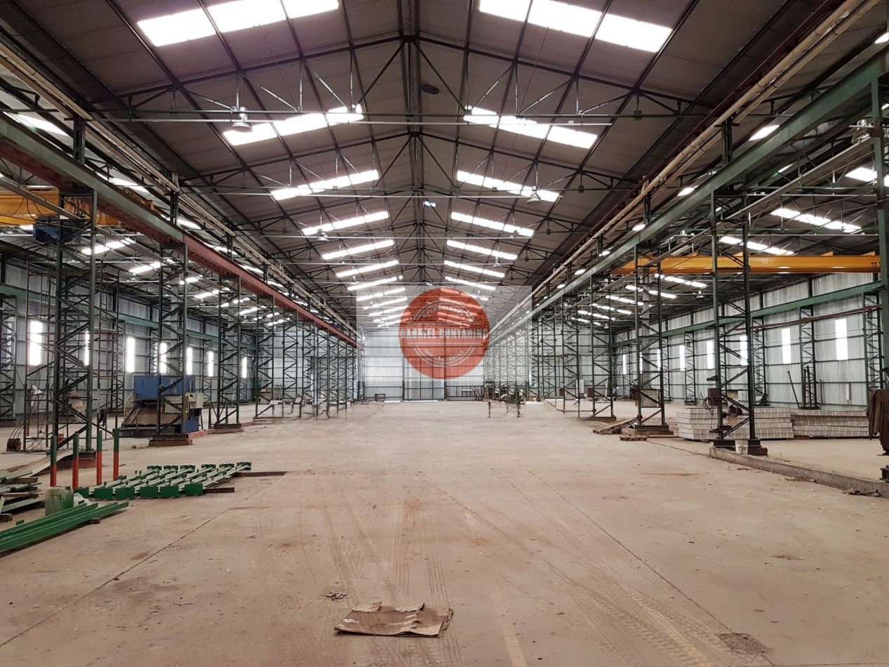 EXCELENTE DEPOSITO DE 4.002 m² EN PARQUE INDUSTRIAL QUILMES - 3 PTES GRUAS