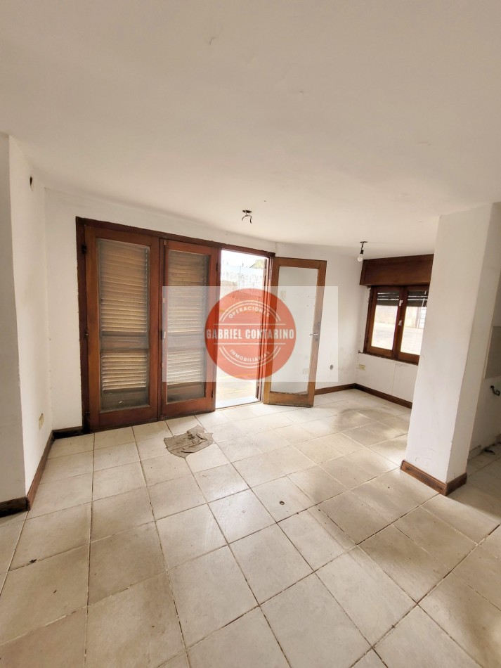 Excelente Deposito Con Playa a mts de H. Irigoyen Al 2400