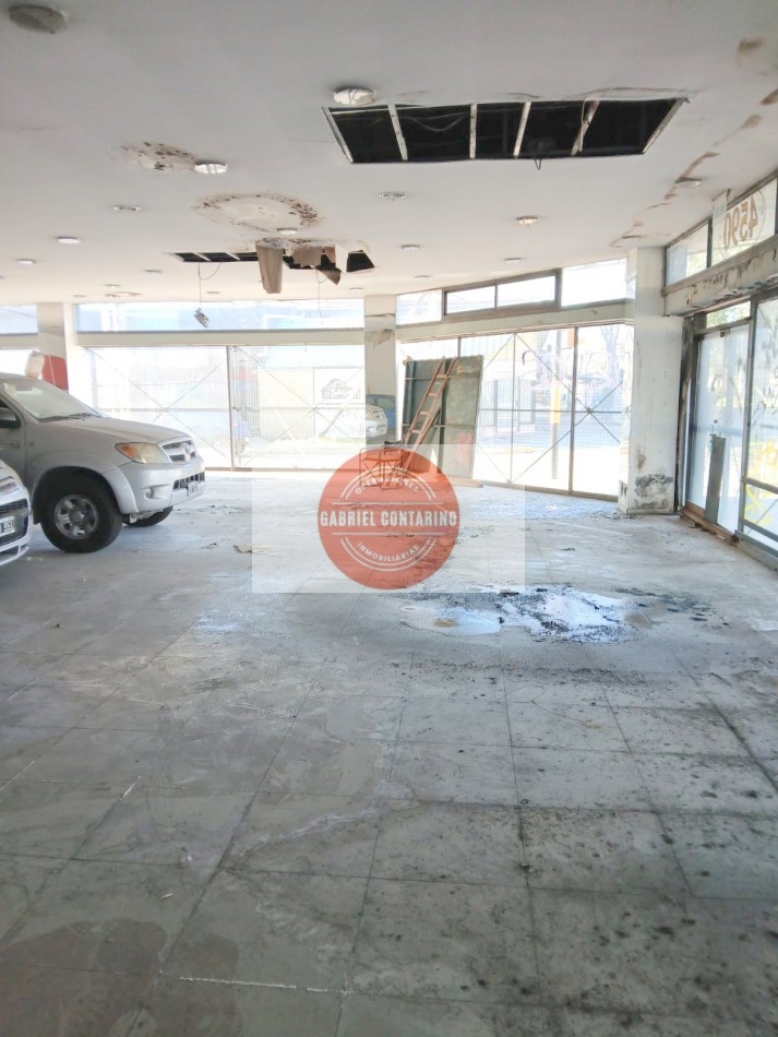 Gran local en esquina sobre Av. Mitre 4590 - Villa Dominico, Avellaneda